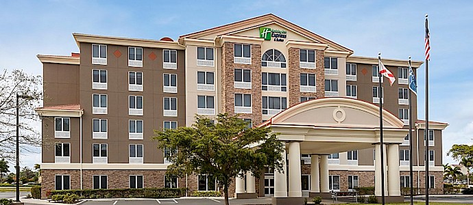 Holiday Inn Express & Suites Fort Myers East