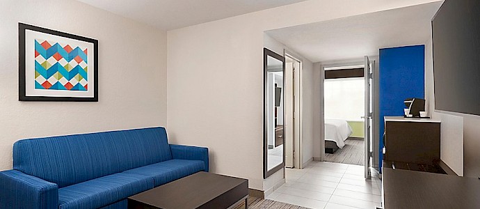 Holiday Inn Express & Suites Sarasota East