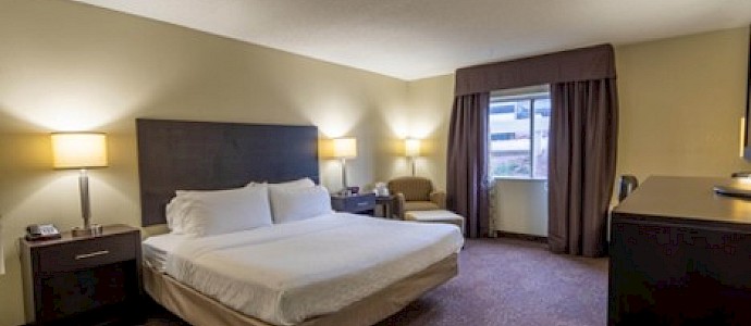 Holiday Inn Express & Suites Pittsburgh Airport