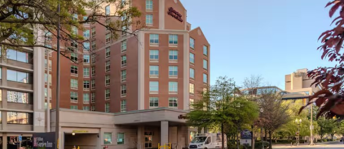 Hampton Inn & Suites Reagan National Airport